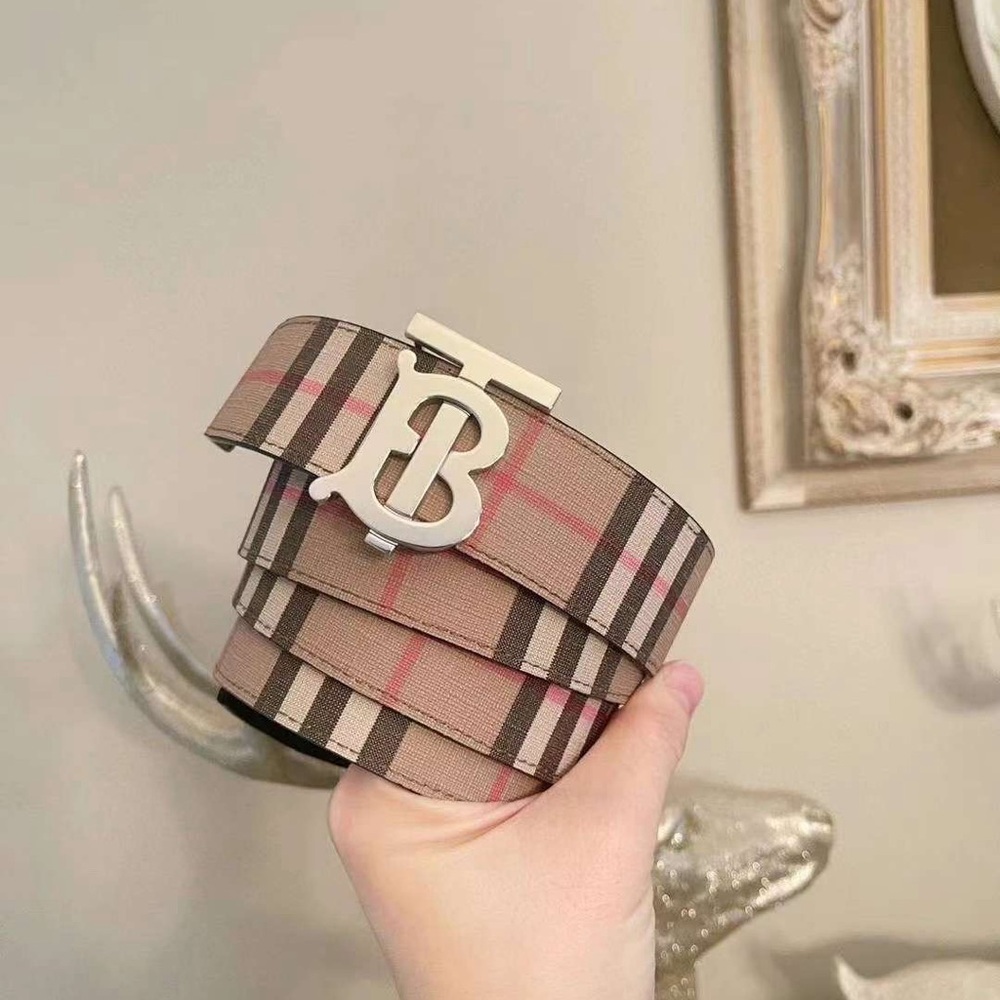 NWT Burberry TB 35mm plaque Belt
